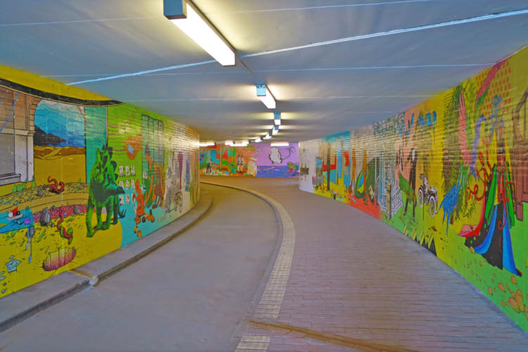 Kunsttunnel Bremen, Büsen