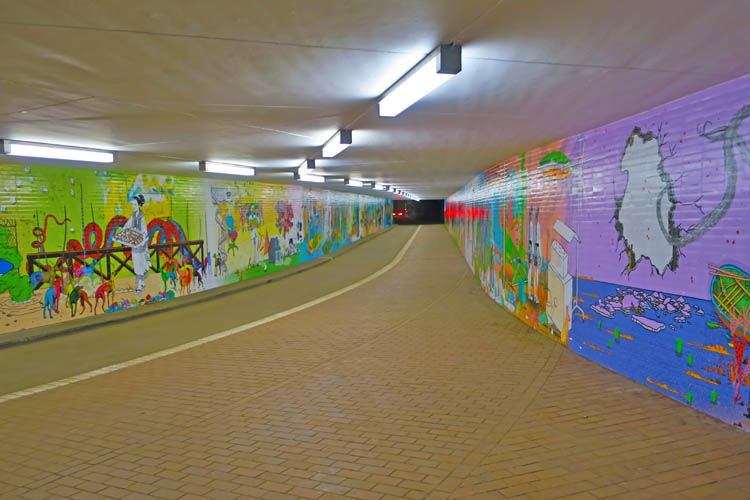 Kunsttunnel Bremen, Büsen